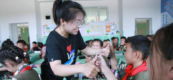 小伦敦“公益课堂”走进五塔东街小学小黑河校区