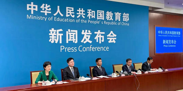 近3年儿童青少年总体近视率下降0.9个百分点!教育部发布会详解综合防控儿童青少年近视工作