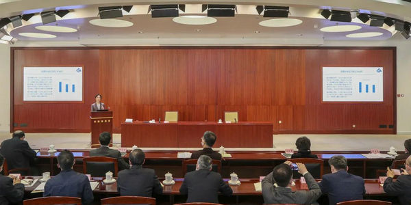 深入学习贯彻习近平经济思想 教育部党组理论学习中心组召开专题学习会