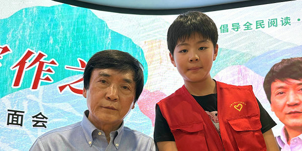 曹文轩青城开讲！“写作跳空术”手把手教，孩子作文从此更生动！