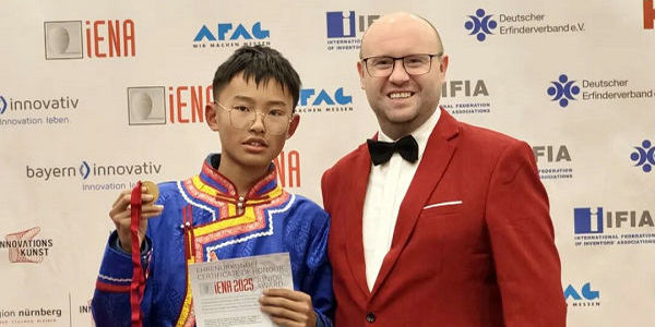 内蒙古14岁少年，拿下全球金奖