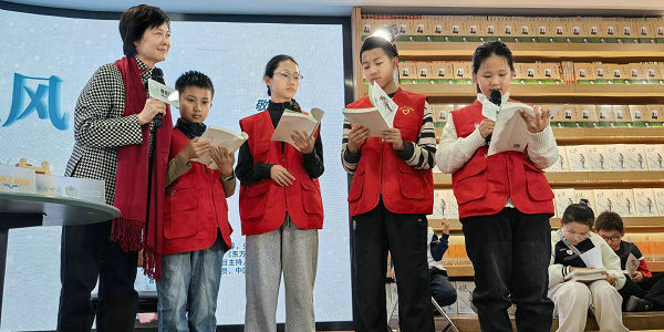 小雪遇名家,大雪见成长!小伦敦星光童行与敬一丹的阅读之约