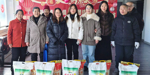 【进社区 送“温暖”】小伦敦党支部慰问西落凤街社区5户居民