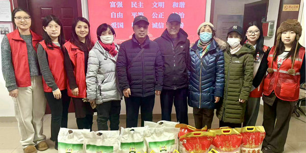 【进社区 送“温暖”】小伦敦党支部慰问万达社区5户居民