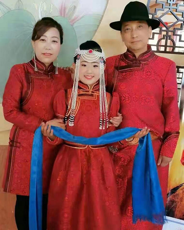苏雅拉其其格图片04.jpg